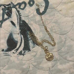 Elegant Gold Pendant Necklace